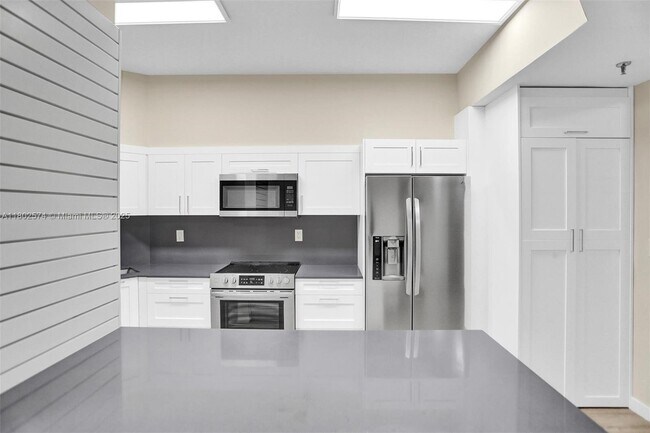 Building Photo - 8816 Collins Ave
