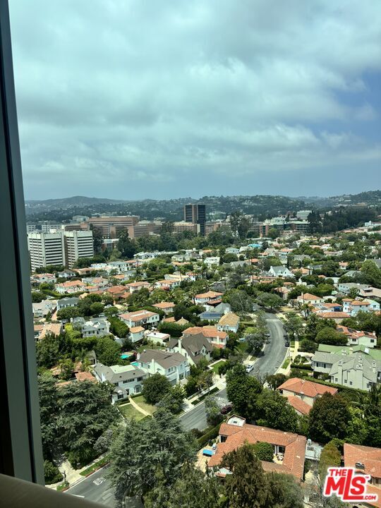 Building Photo - 10727 Wilshire Blvd