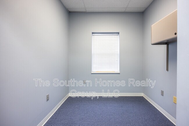 Building Photo - 305 Grady Rd