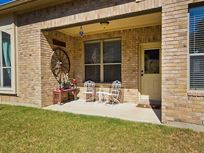 Building Photo - 271 Longmont Ln