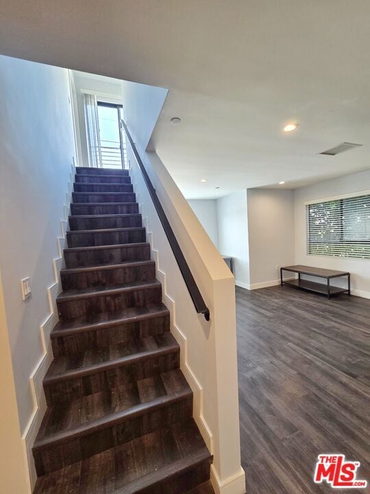 Building Photo - 2651 S Hobart Blvd