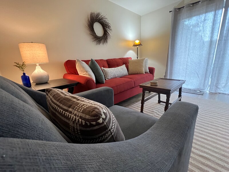 Building Photo - 376 Catron St N