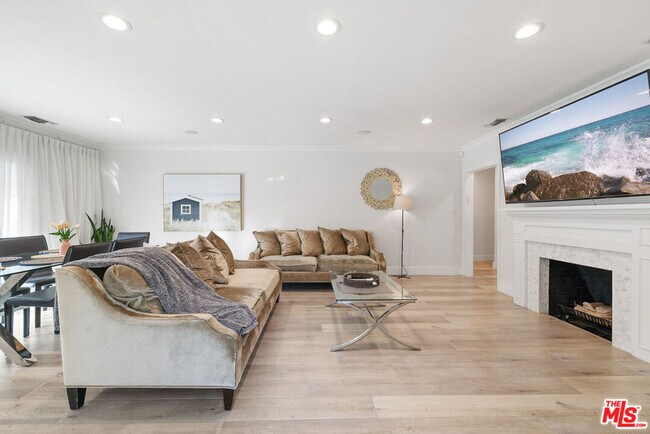 Building Photo - 5439 Carpenter Ave