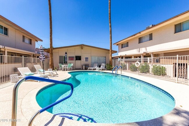 Building Photo - 4848 N Woodmere Fairway