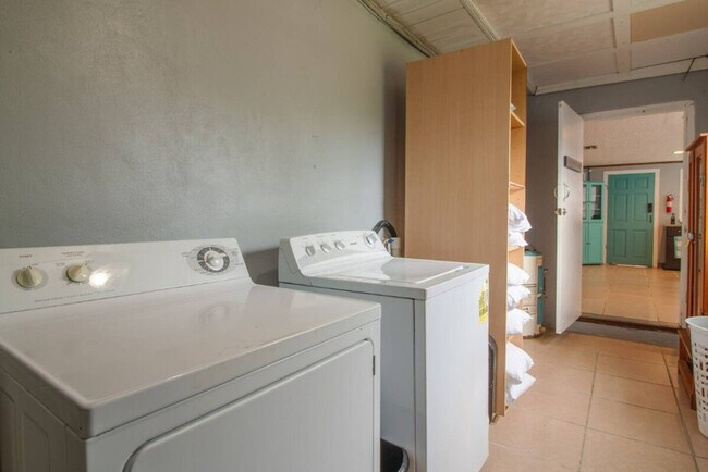 Building Photo - 1735 Grayson Dr