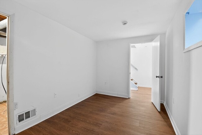 Building Photo - 4 Bed 3.5 Bath in Gaithersburg