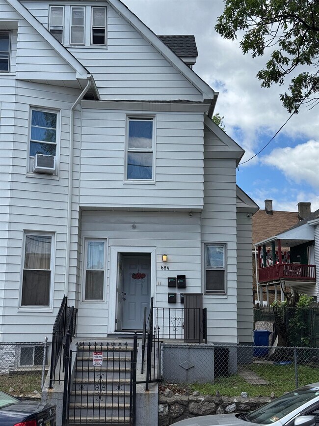 Primary Photo - 682-684 E 18th St