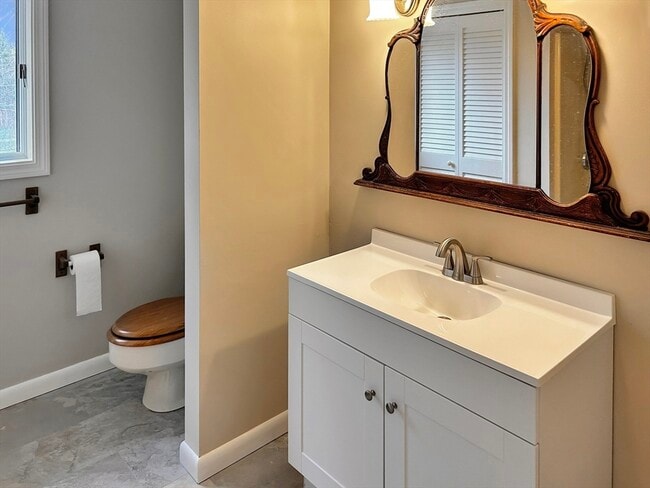 Building Photo - 6 Bancroft St