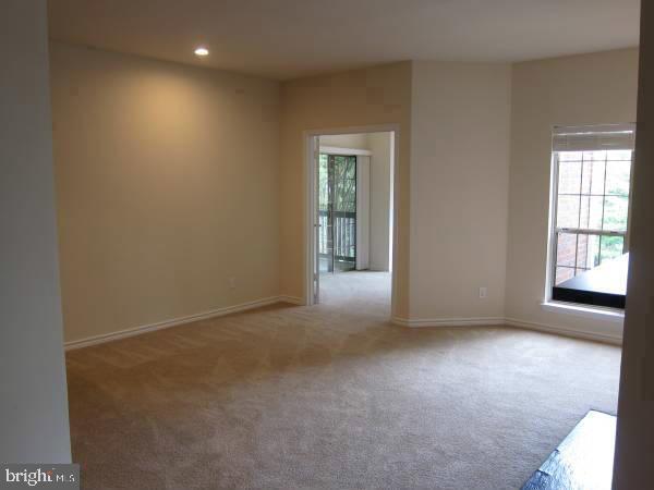 Building Photo - 3910 Penderview Dr