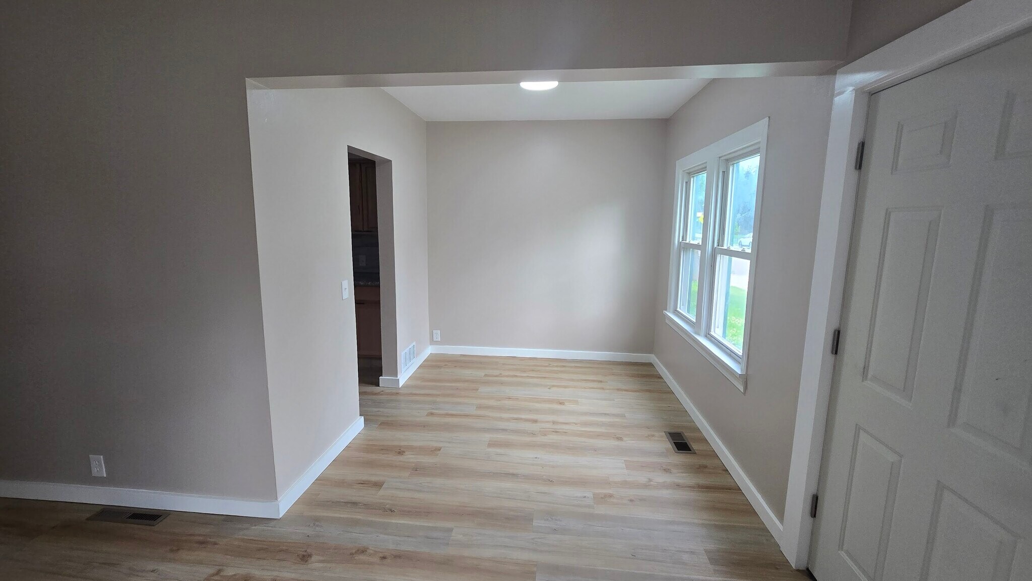 Diningroom - 4401 Irving Ave N