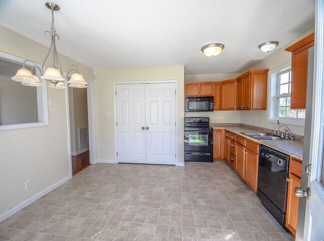 Building Photo - 955 Russet Dr