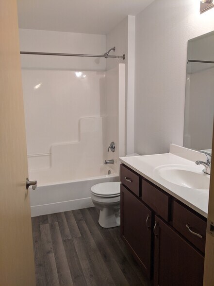Building Photo - 819 Thompson Dr