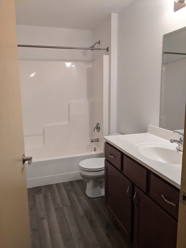 Building Photo - 819 Thompson Dr