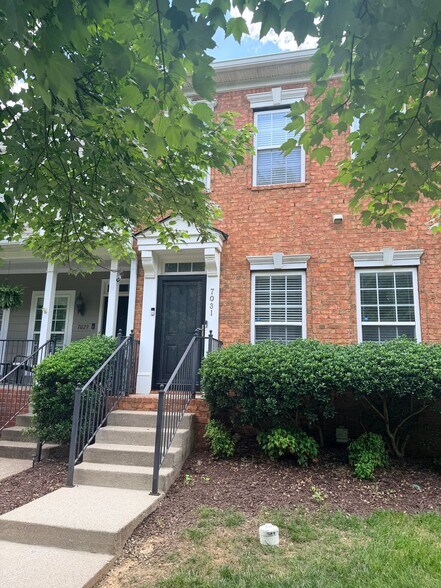 Building Photo - 7031 Sunnywood Dr