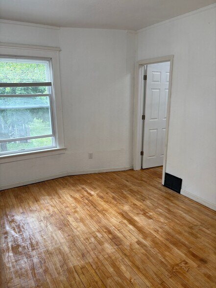 Building Photo - 422 N 29th St
