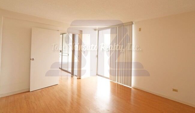 Building Photo - 2 Bedroom, 2 Bath unit at Victoria Plaza