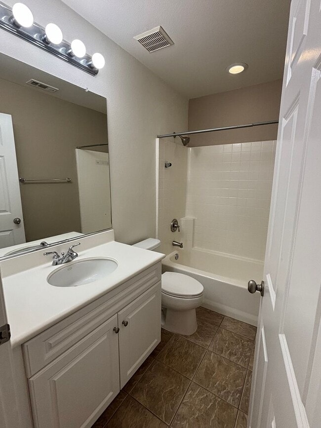 Building Photo - Move-In Ready 4 Bedroom Home Perfect for Professionals & Families