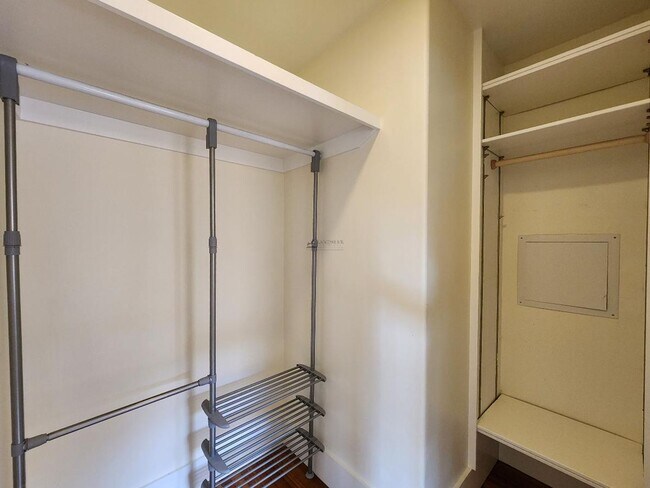 Building Photo - 549 Agua Fria St