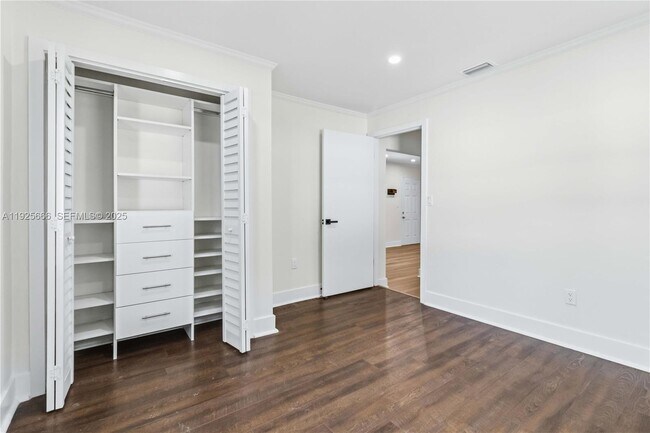 Building Photo - 3240 SW 69th Ave