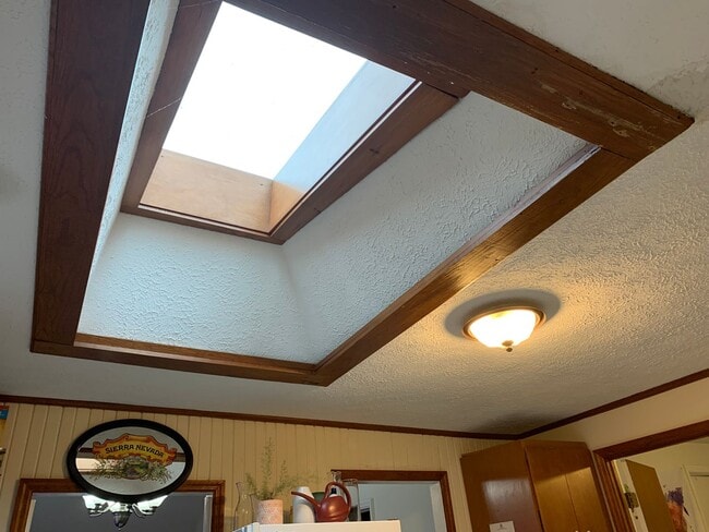 Building Photo - 3 bd/1.5 bath Charming Home just 4 blocks from IU Jacob's School of Music - Available August 2027!