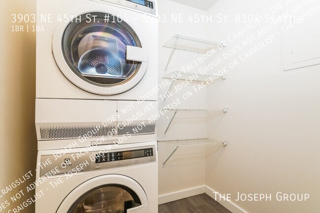 Building Photo - 3903 NE 45th St