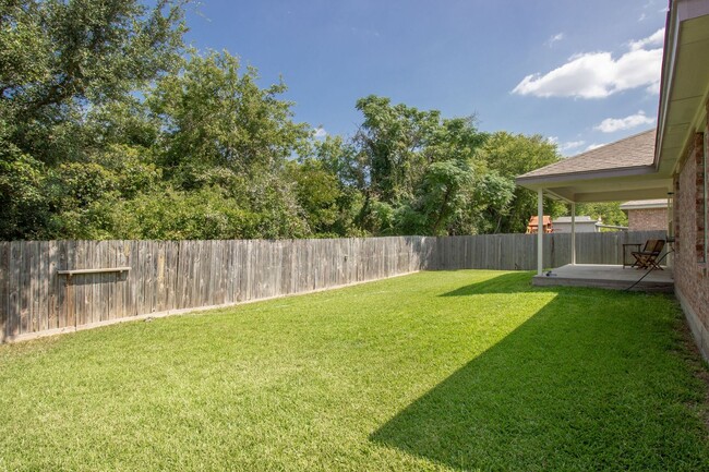 Building Photo - Beautiful Robinson ISD Home