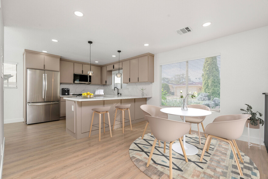 Dining room - De Soto Luxury Townhomes