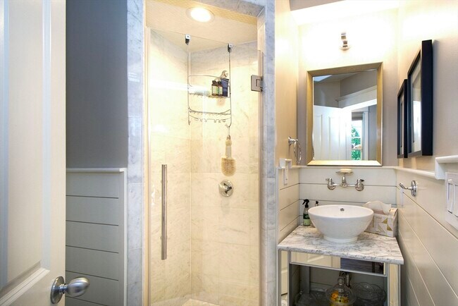 Building Photo - 108-110-110 Elm St