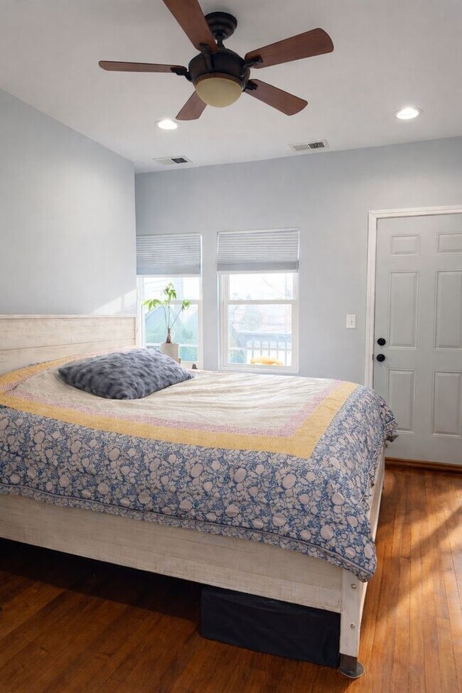 Building Photo - 4151 W Fullerton Ave