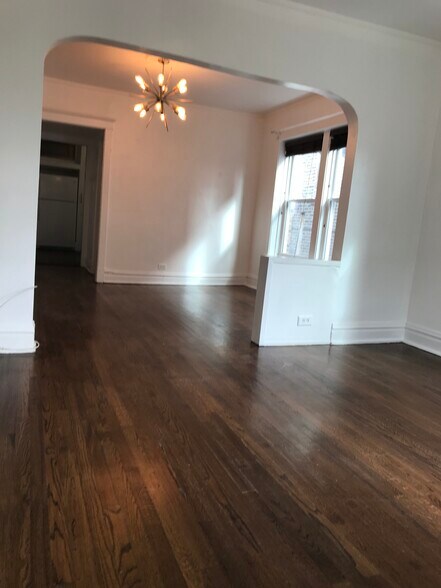 Building Photo - 4535 N Lincoln Ave