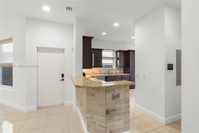 Building Photo - 1139 NE 3rd Ave