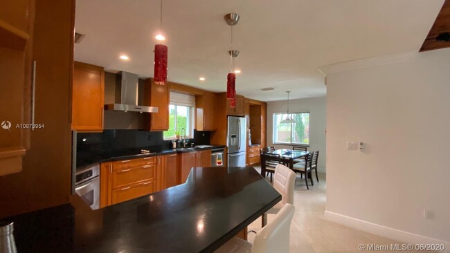 Building Photo - 13111 S Calusa Club Dr