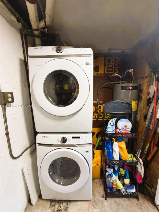 Building Photo - 2160 SW 17th St