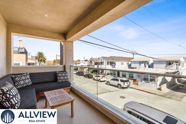 Building Photo - Stunning Beach House located on Newport Be...