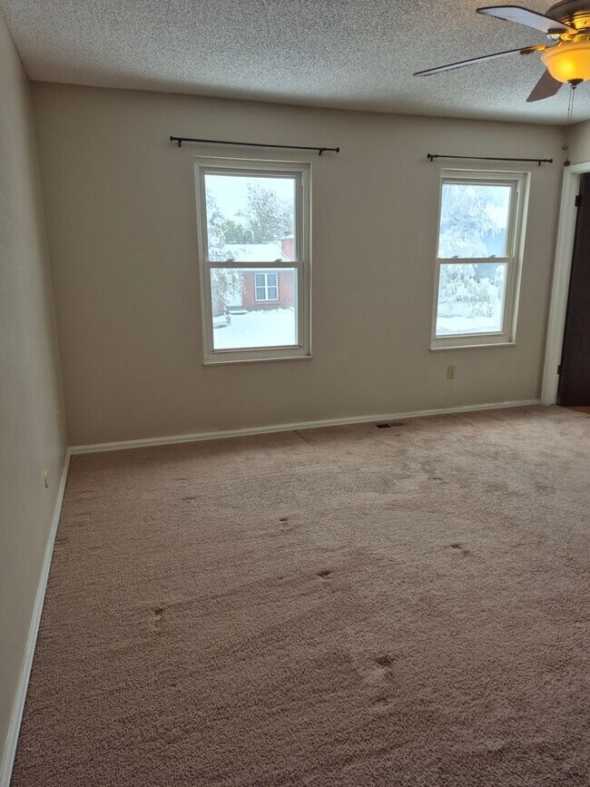 Building Photo - Charming home with garage & big back yard| Morrison, CO