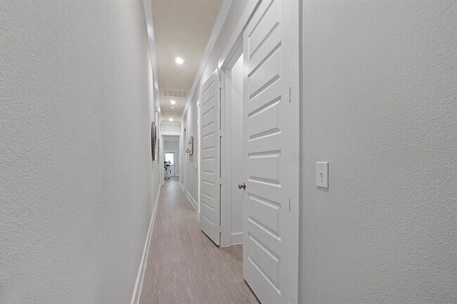 Building Photo - 922 Saffira-