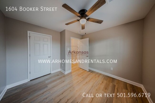 Building Photo - 1604 S Booker St