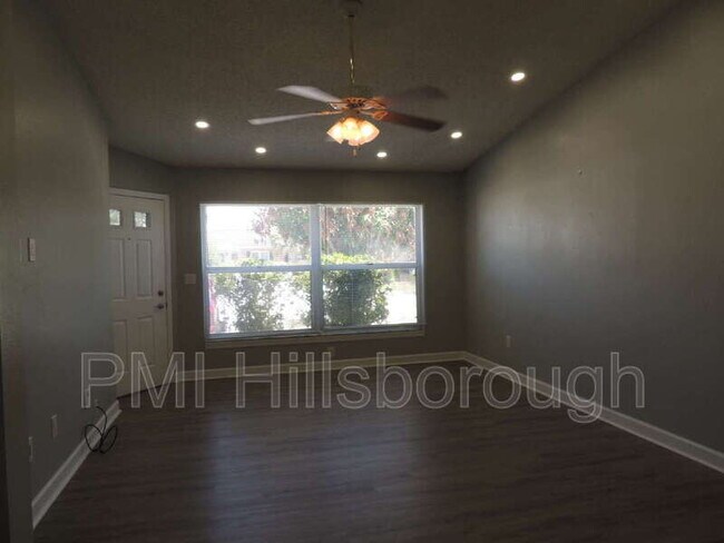 Building Photo - 944 Burlwood St