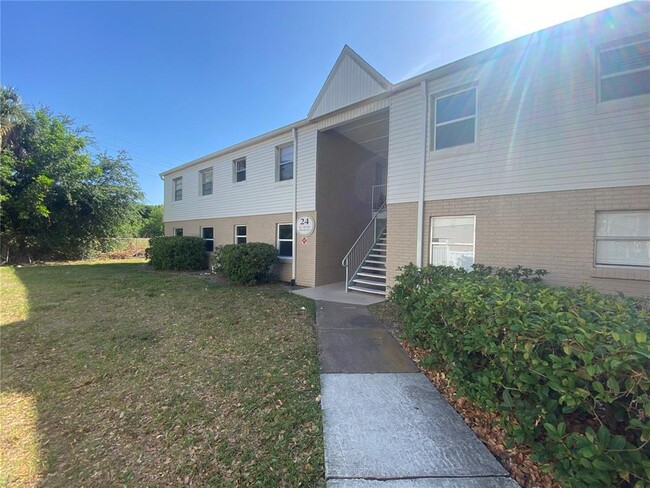 Primary Photo - 7210 N Manhattan Ave