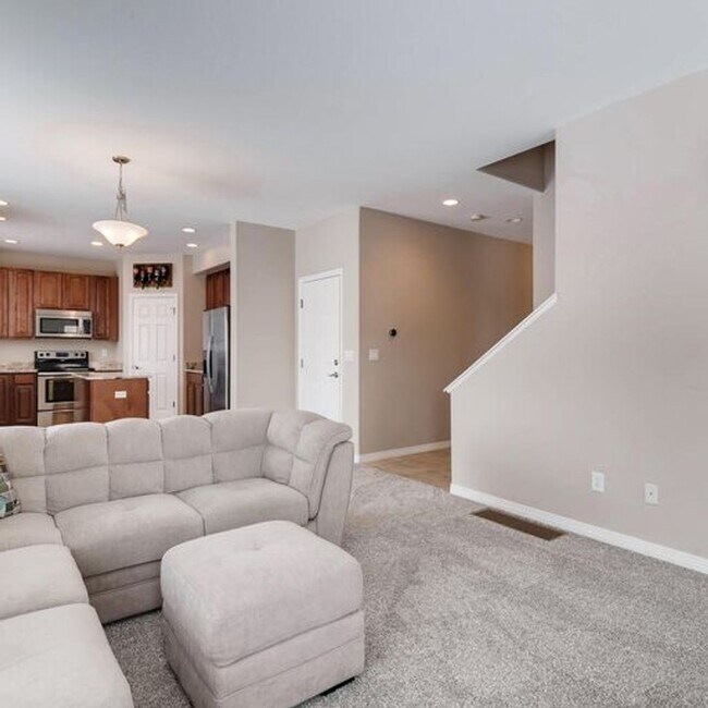 Building Photo - Wonderful Newer Home