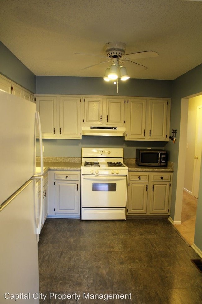 Building Photo - 3 br, 2 bath House - 6750 School St Unit 201