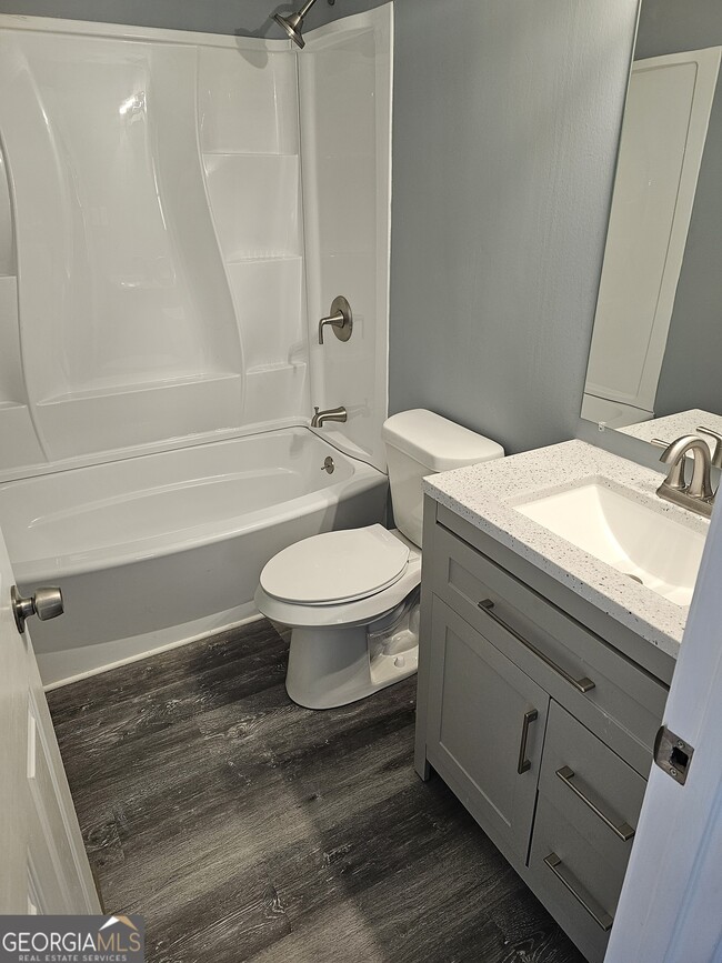 Building Photo - 447 High Moon Dr