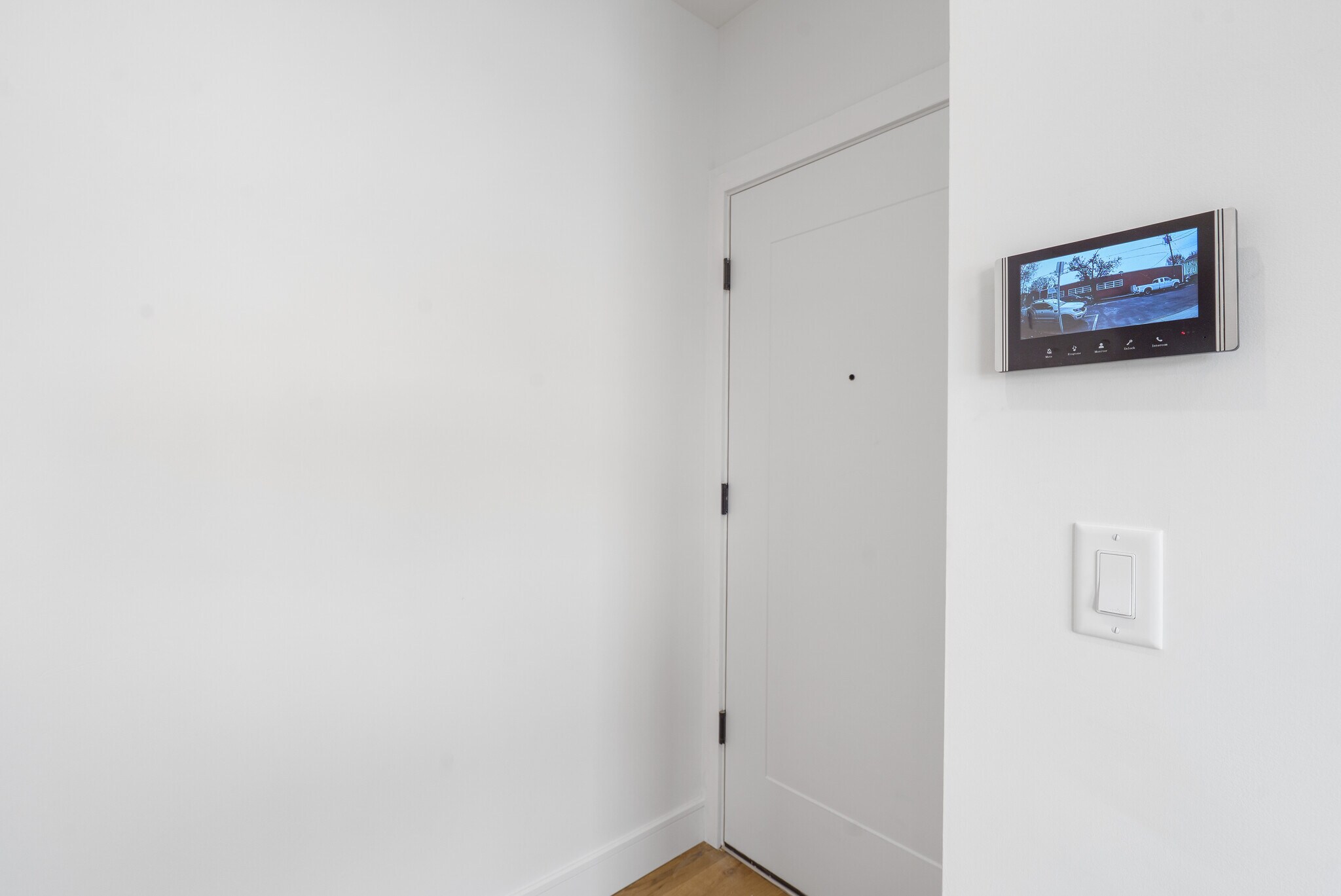 Building Photo - 114 Center St