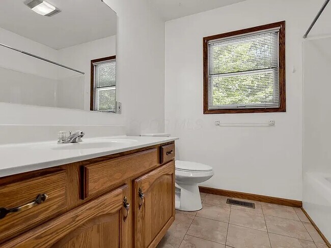 Building Photo - 428 Grand Ridge Dr