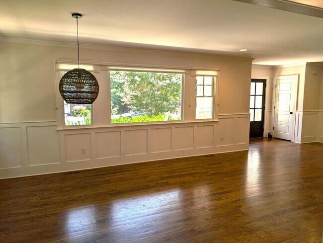 Building Photo - Plaza Midwood, Luxury 4 Bedroom/4 Bathroom Home!