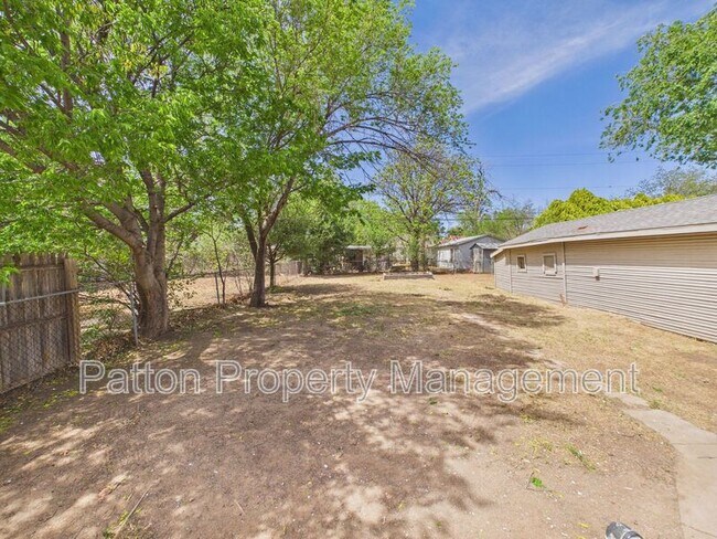 Building Photo - 701 Sunset Terrace
