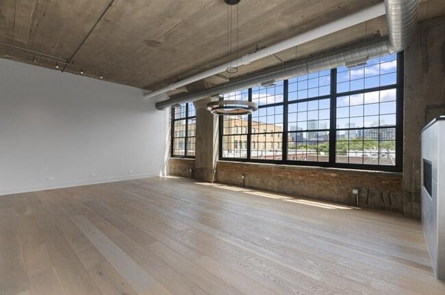 Building Photo - 2 bedroom in Chicago IL 60607