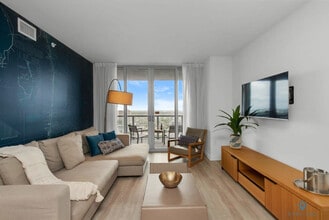 Building Photo - 2602 E Hallandale Beach Blvd