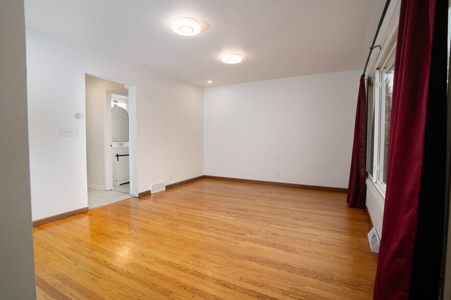 Building Photo - 1428 Josephine St
