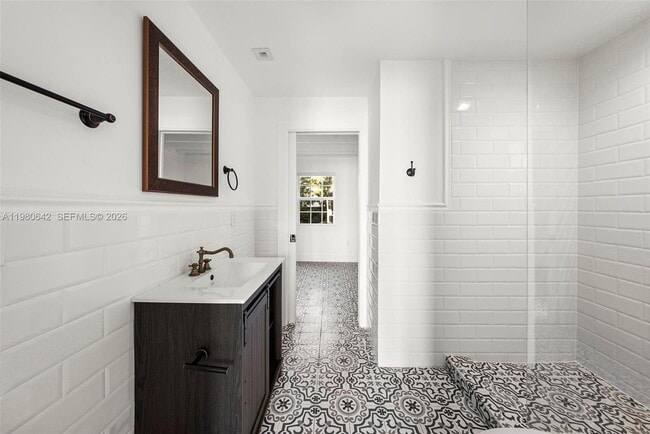 Building Photo - 4491 Prairie Ave